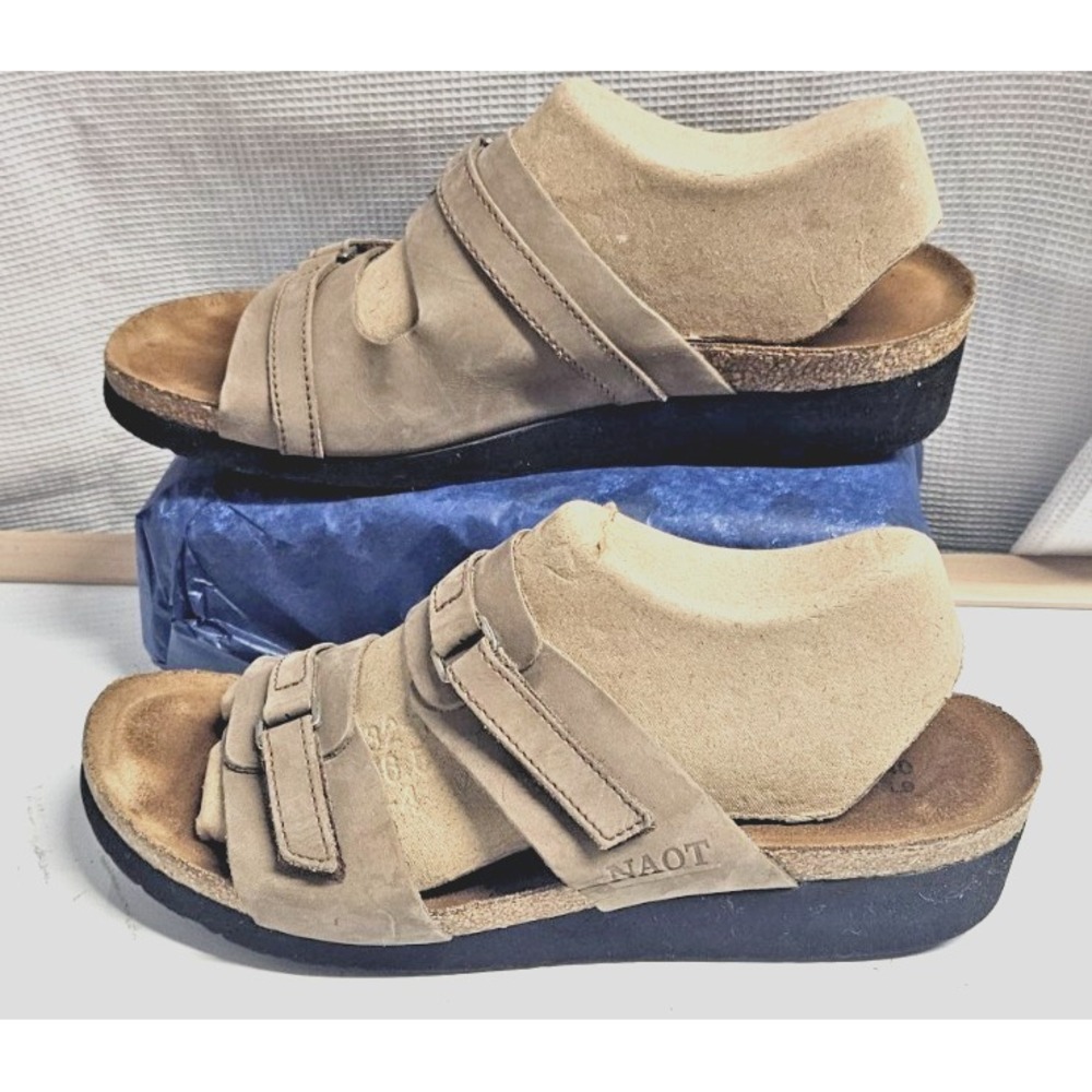 NAOT Kayla beige leather strappy corkfootbed 40/L9